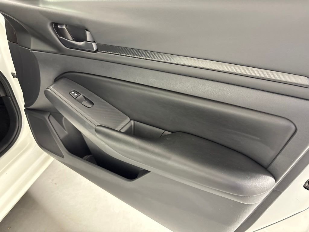 Used 2025 Nissan Altima 2.5 S FWD image 38