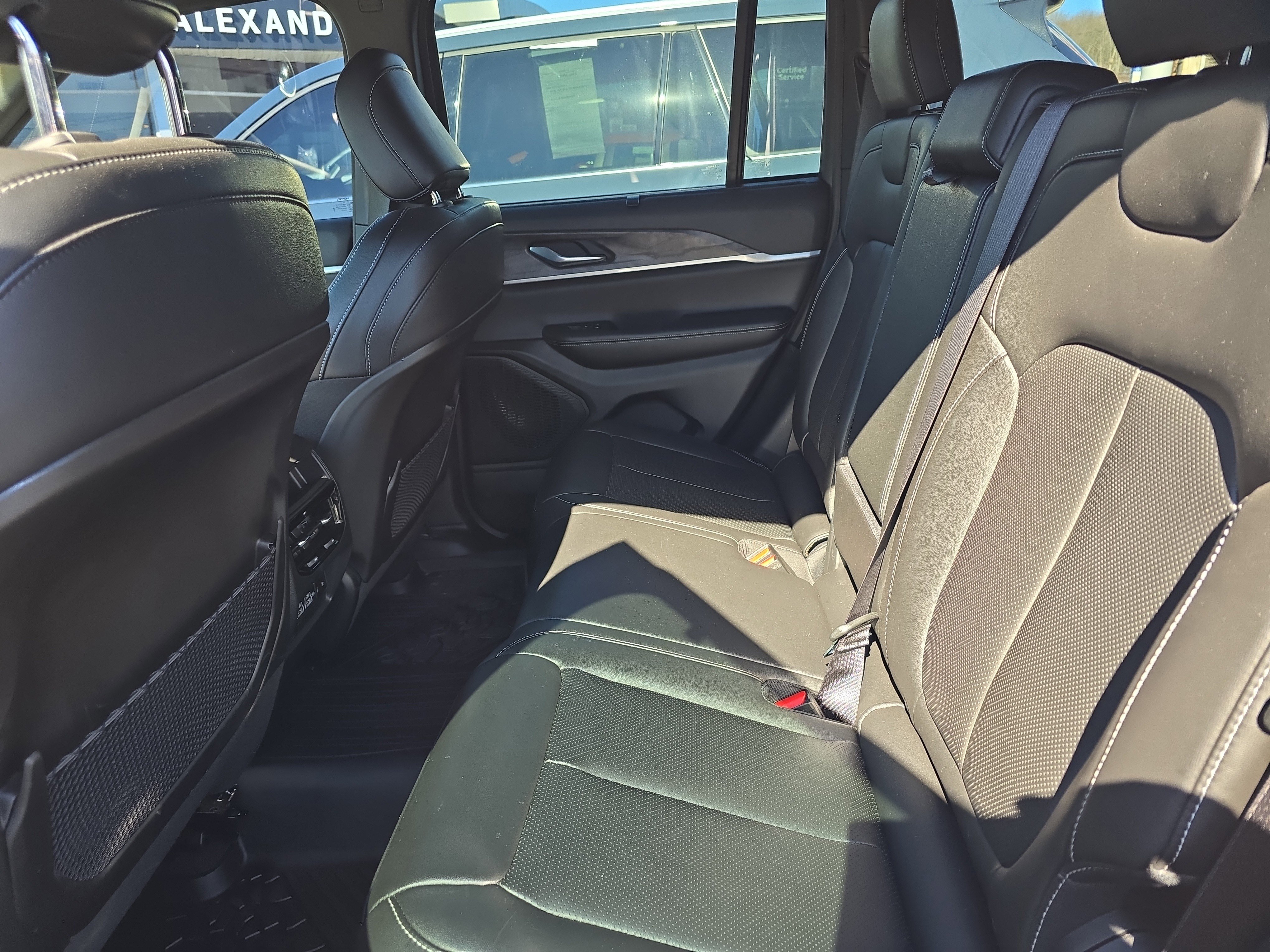 Used 2020 Jeep Grand Cherokee Overland image 12