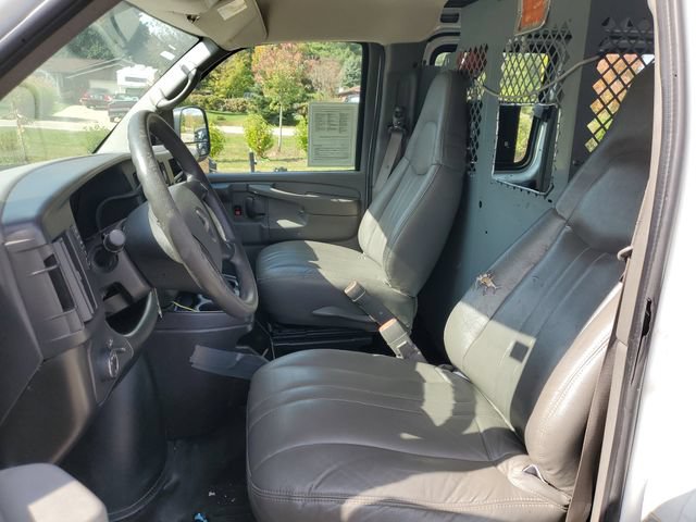 Used 2008 GMC Savana 3500 RWD image 9