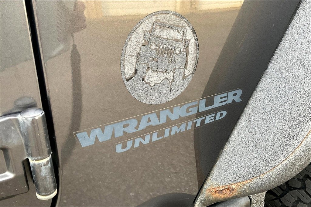 Used 2016 Jeep Wrangler Unlimited Rubicon image 14