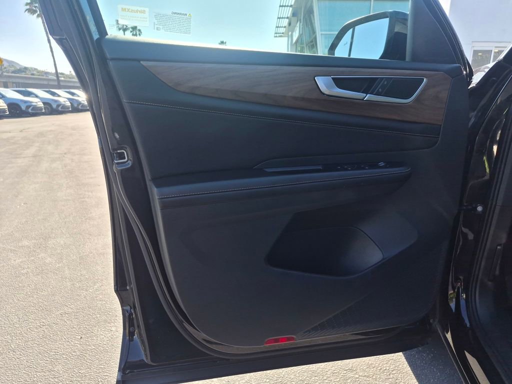 Used 2025 Volkswagen Atlas SE FWD image 12