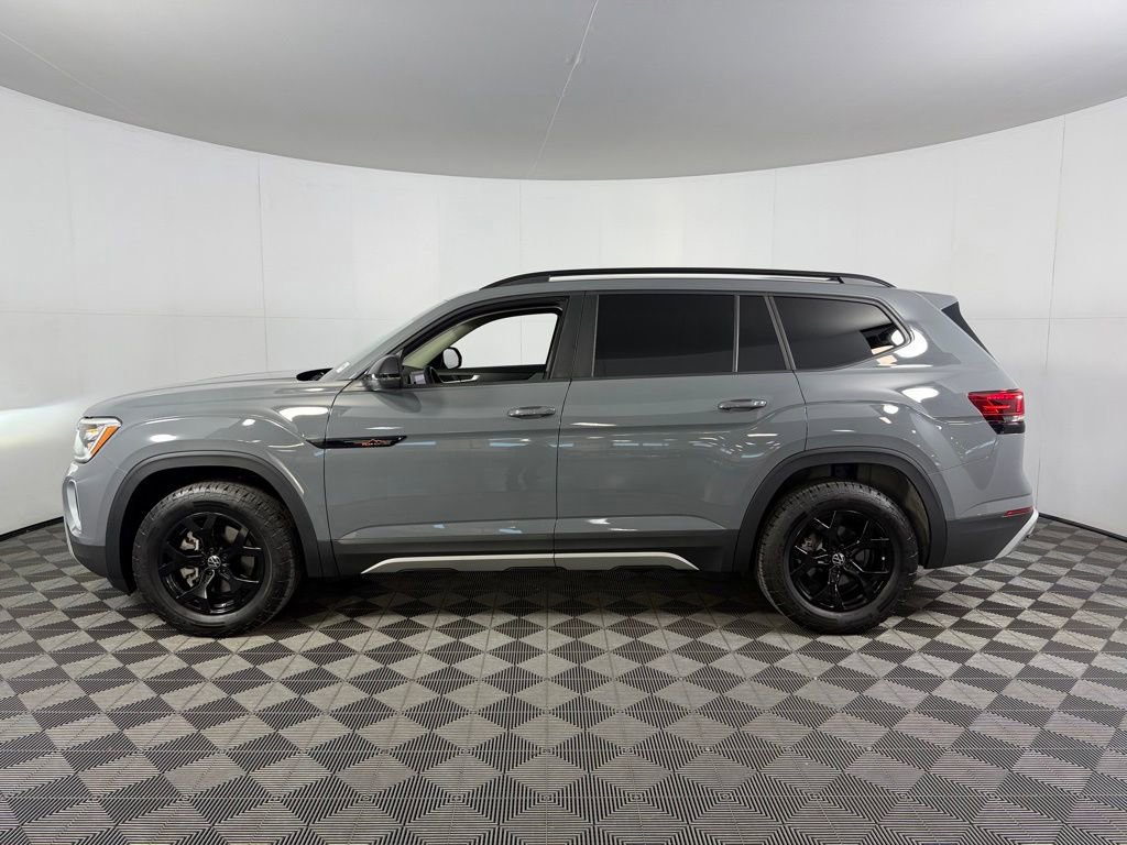 Used 2024 Volkswagen Atlas Peak Edition SE AWD/4WD image 10