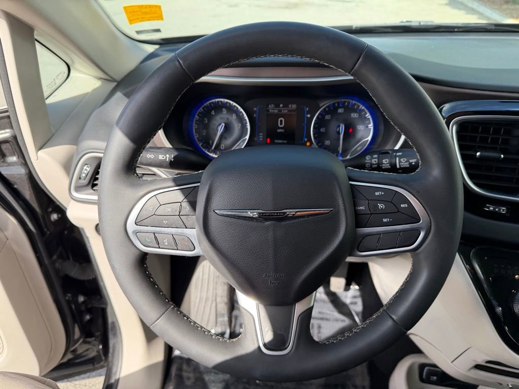 Used 2023 Chrysler Voyager LX image 23