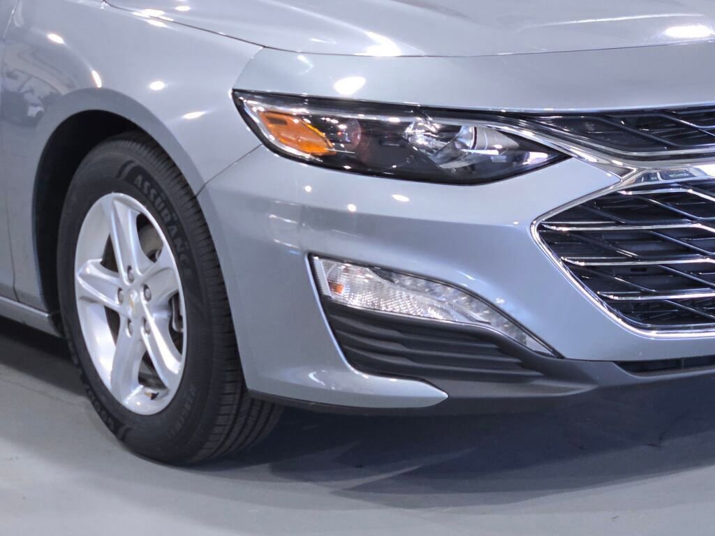Used 2024 Chevrolet Malibu LT image 3
