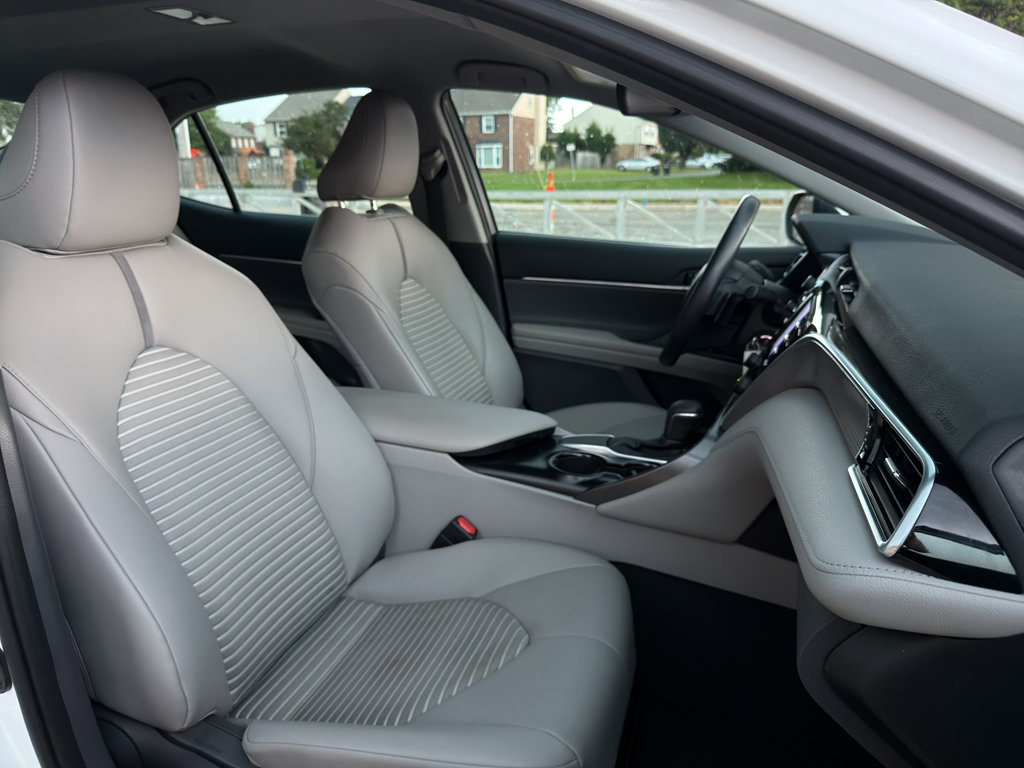 Used 2018 Toyota Camry SE FWD image 19