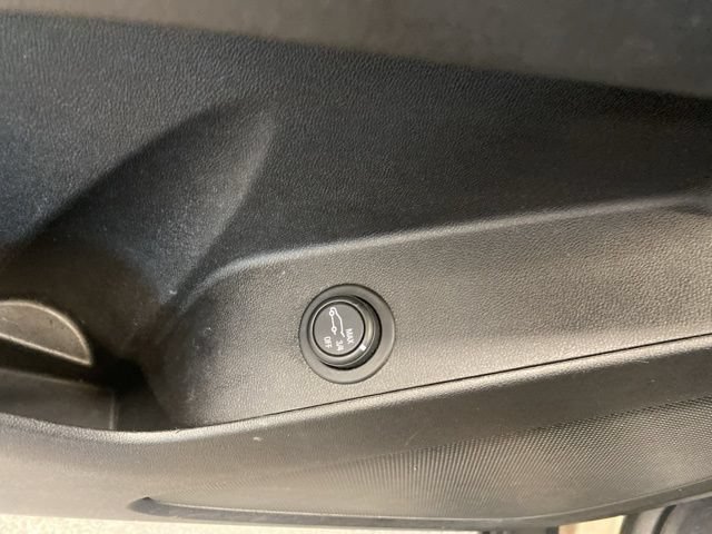 Used 2018 Chevrolet Equinox LT FWD image 30