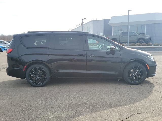 New 2026 Chrysler Pacifica Select w/ S Appearance Package FWD image 8