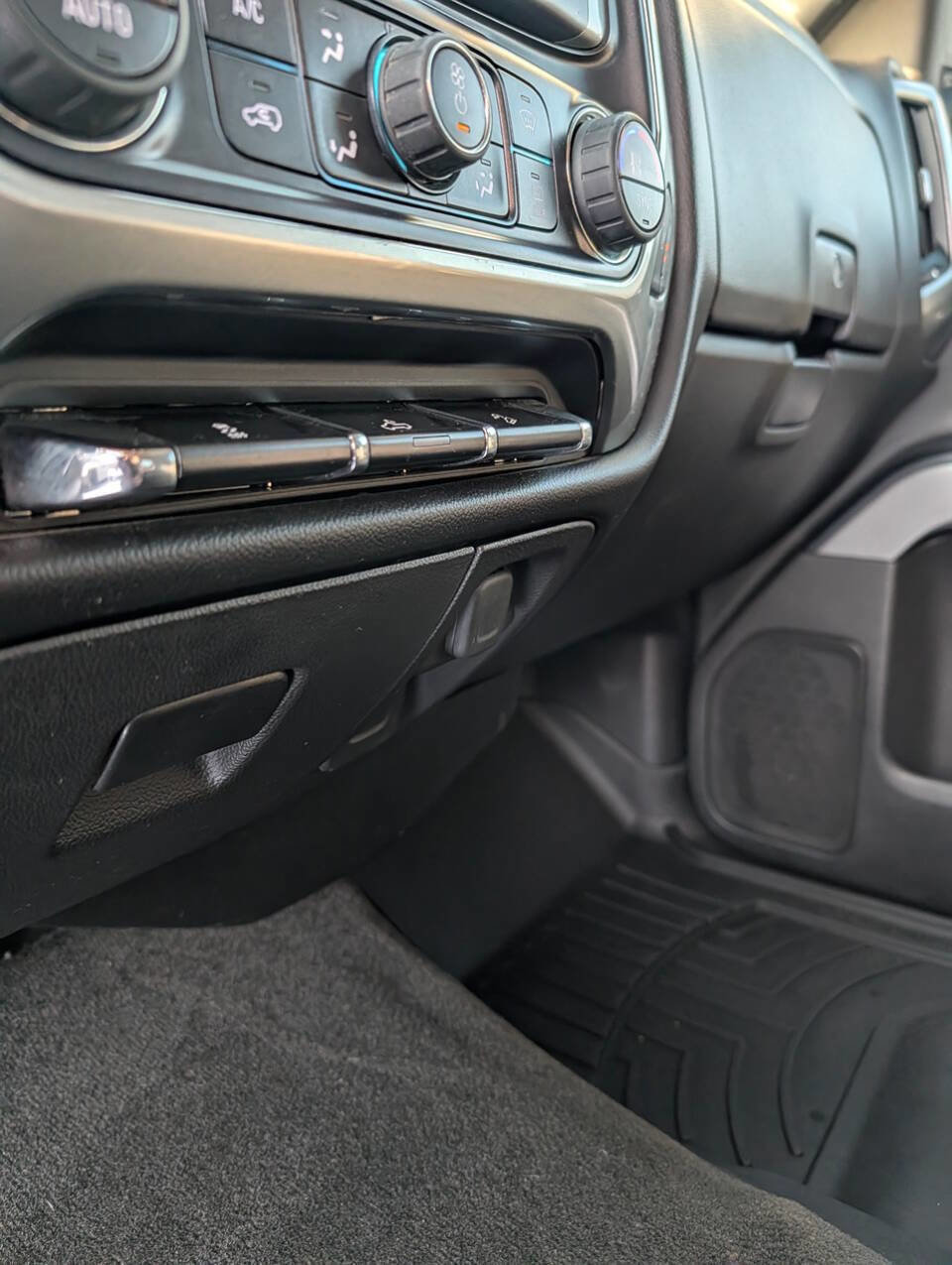 Used 2016 Chevrolet Silverado 2500 LT w/ LT Convenience Package image 27