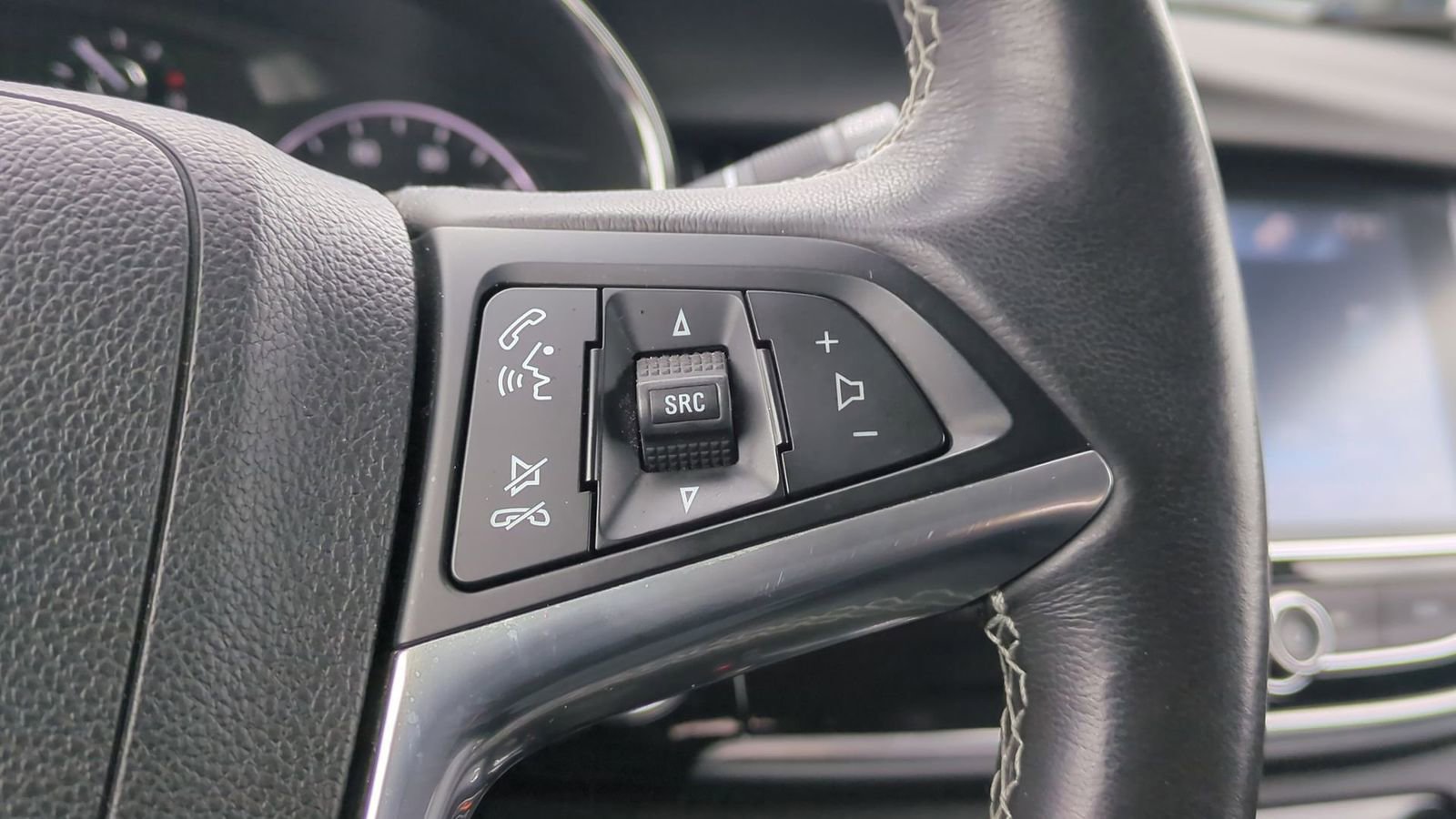 Used 2017 Buick Encore Essence image 25