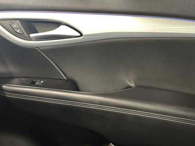 Used 2024 Buick Envision Avenir AWD/4WD image 31