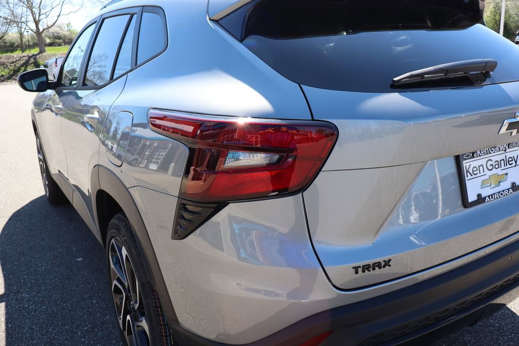New 2026 Chevrolet Trax RS w/ Sunroof Package FWD image 30