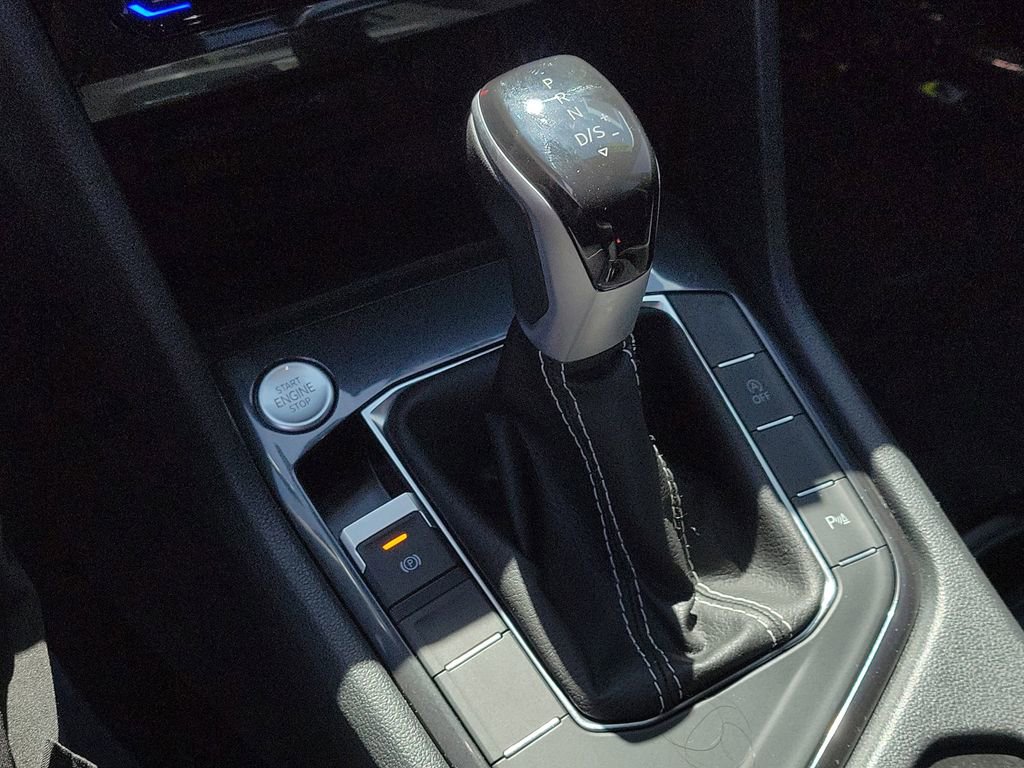 Used 2023 Volkswagen Tiguan SE R-Line image 25