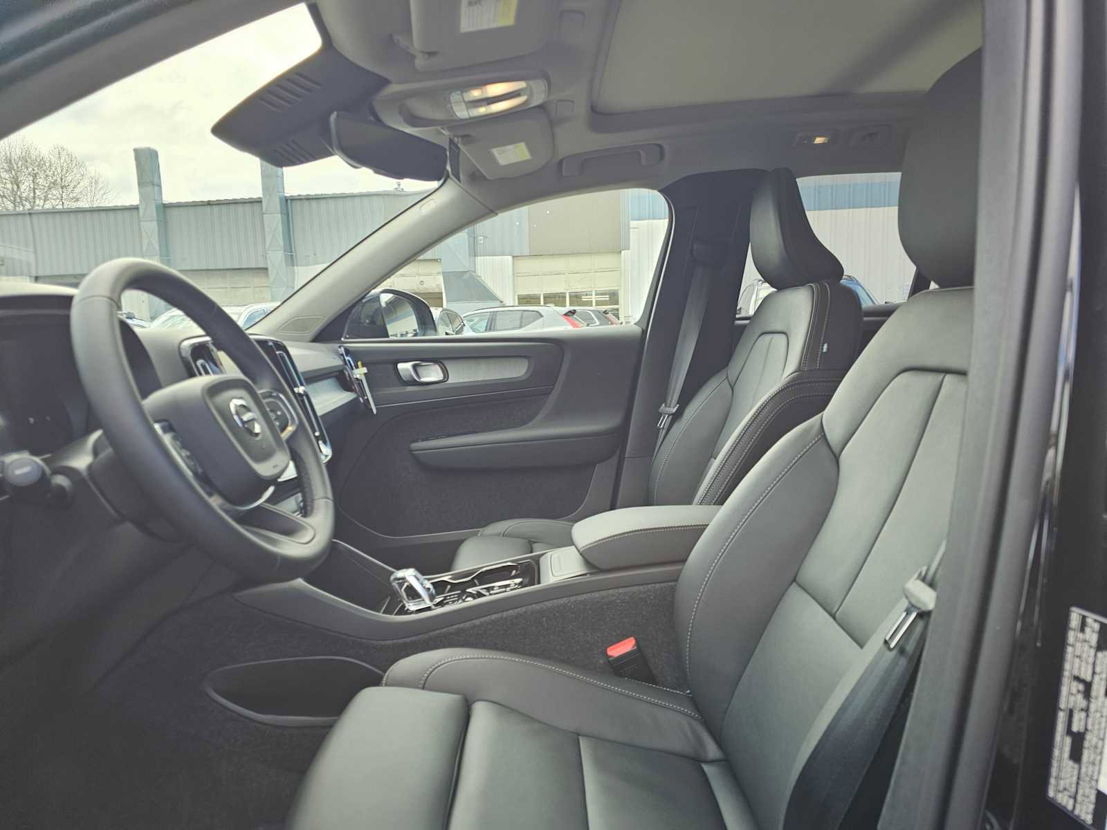 Used 2025 Volvo XC40 B5 Plus w/ Protection Package Premier image 21