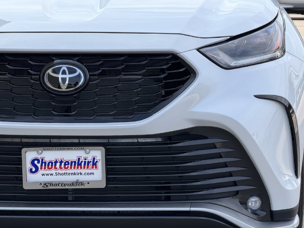 Used 2026 Toyota Highlander XSE AWD/4WD image 8