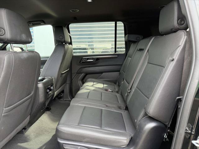 Used 2025 Chevrolet Suburban LT AWD/4WD image 15