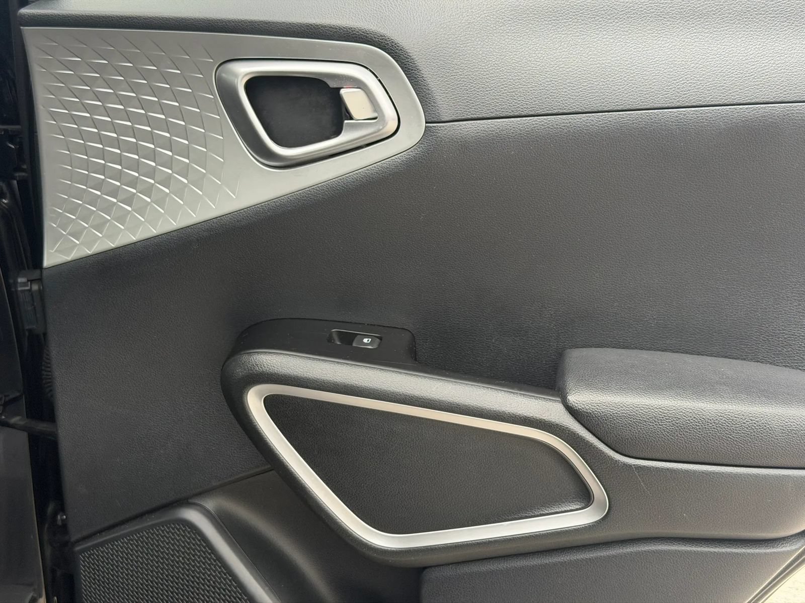 Used 2023 Kia Soul LX w/ LX Technology Package FWD image 14
