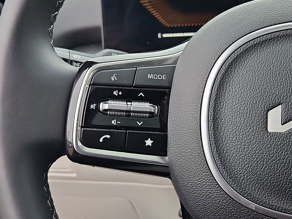 Certified 2025 Kia Sorento S w/ Panoramic Sunroof Package image 25