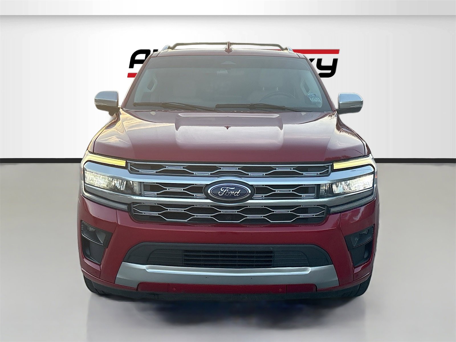 Used 2022 Ford Expedition Platinum image 2