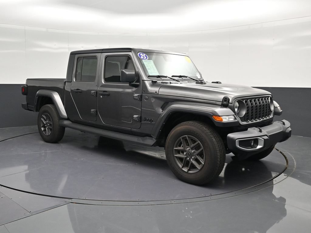 Used 2025 Jeep Gladiator Sport AWD/4WD image 5