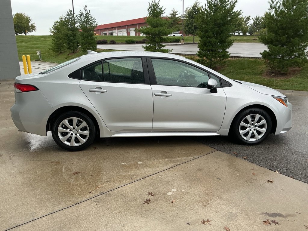 Used 2025 Toyota Corolla LE FWD image 12