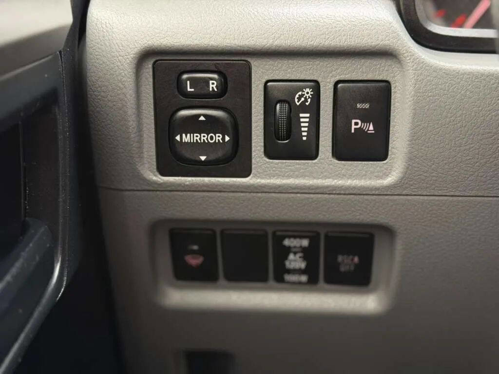 Used 2013 Toyota 4Runner SR5 w/ Convenience Pkg image 18