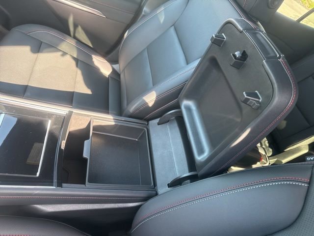 New 2026 Chevrolet Traverse Z71 w/ LPO, Floor Liner Package AWD/4WD image 23