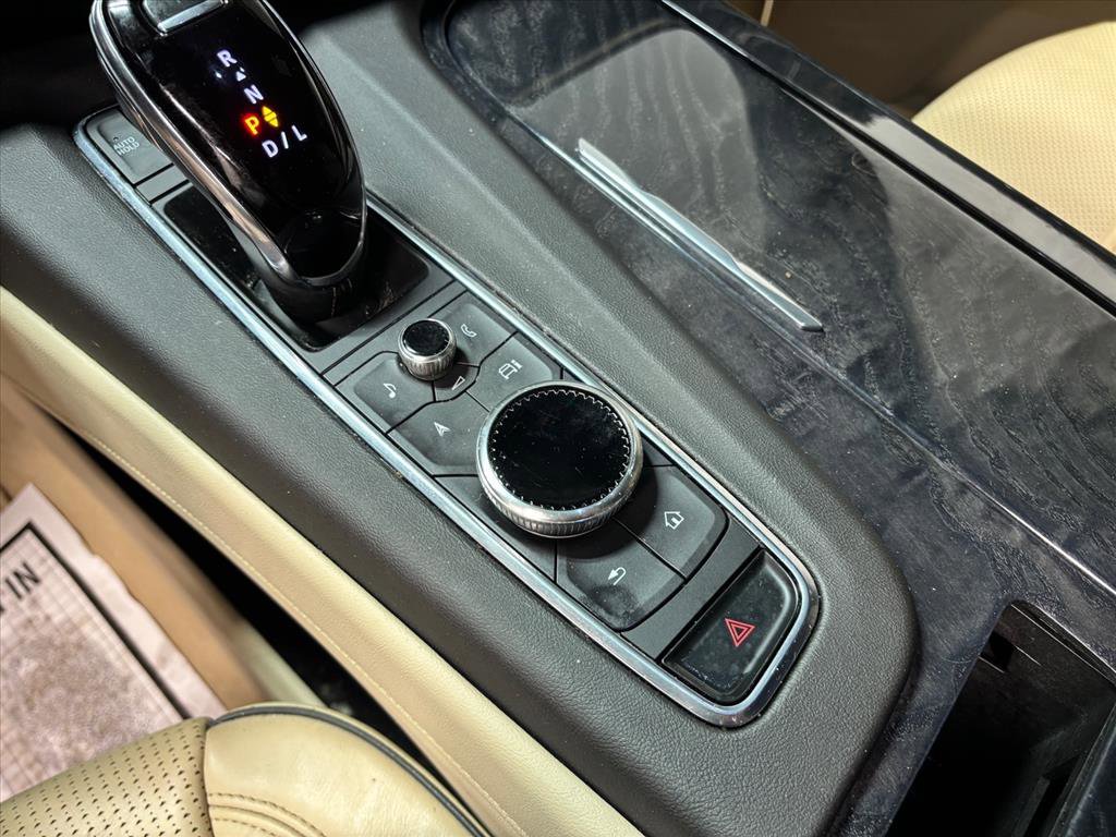 Used 2023 Cadillac Escalade Premium Luxury image 15