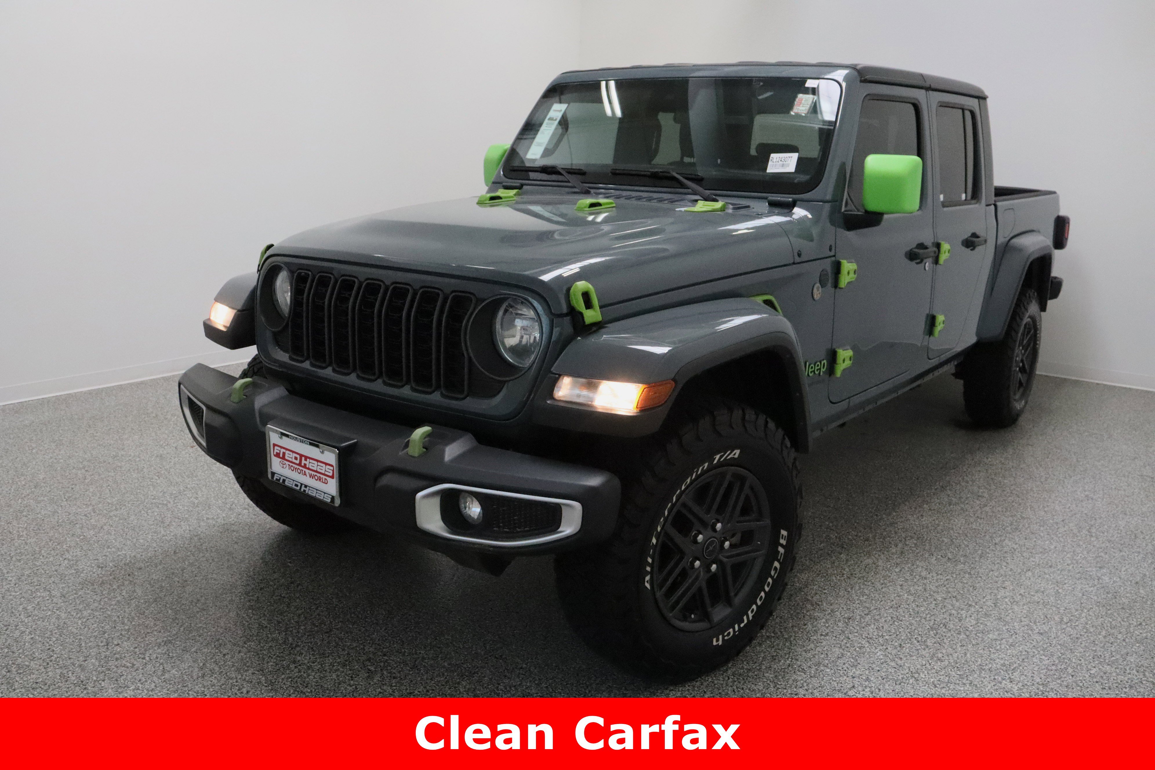Used 2024 Jeep Gladiator Sport image 2