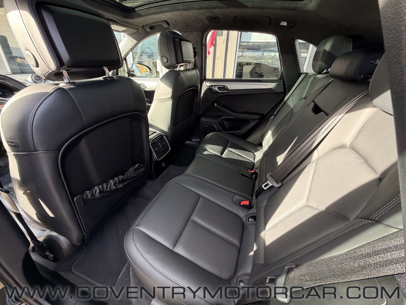 Used 2020 Porsche Macan Turbo image 47