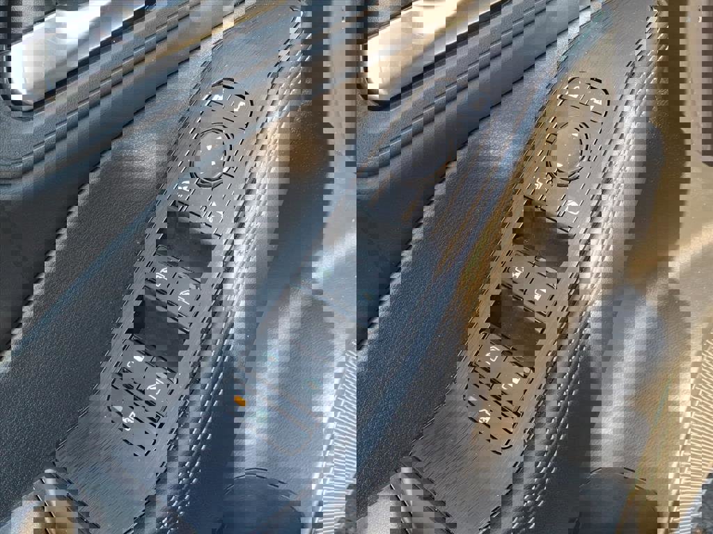 Used 2024 Nissan Rogue SV image 8