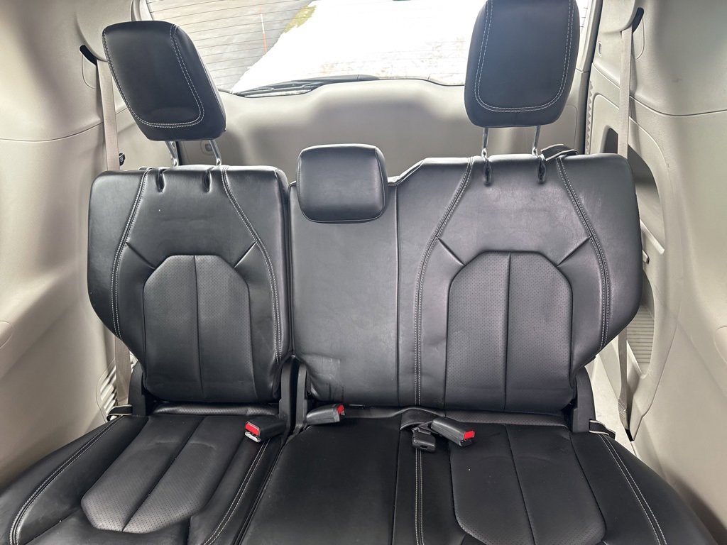 Used 2024 Chrysler Pacifica Touring-L image 20
