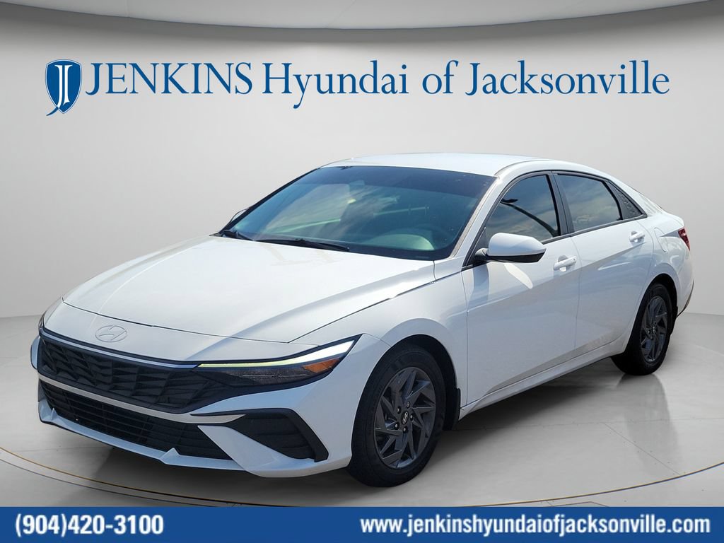 Used 2024 Hyundai Elantra SEL FWD image 14