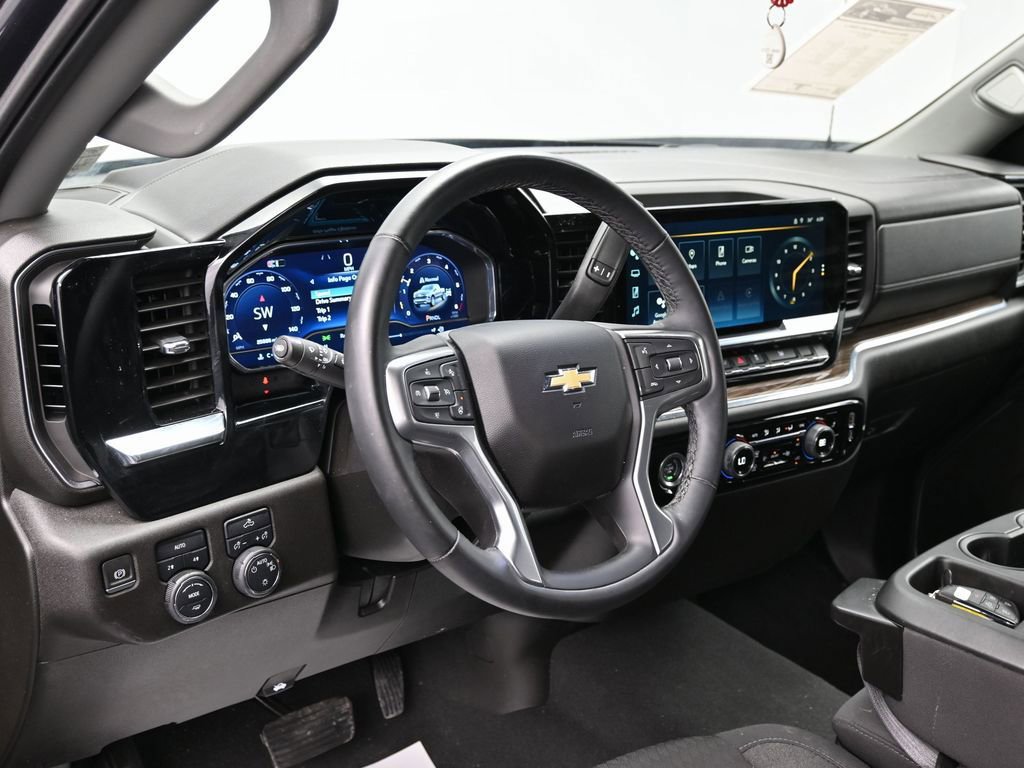 Used 2024 Chevrolet Silverado 1500 LT image 17