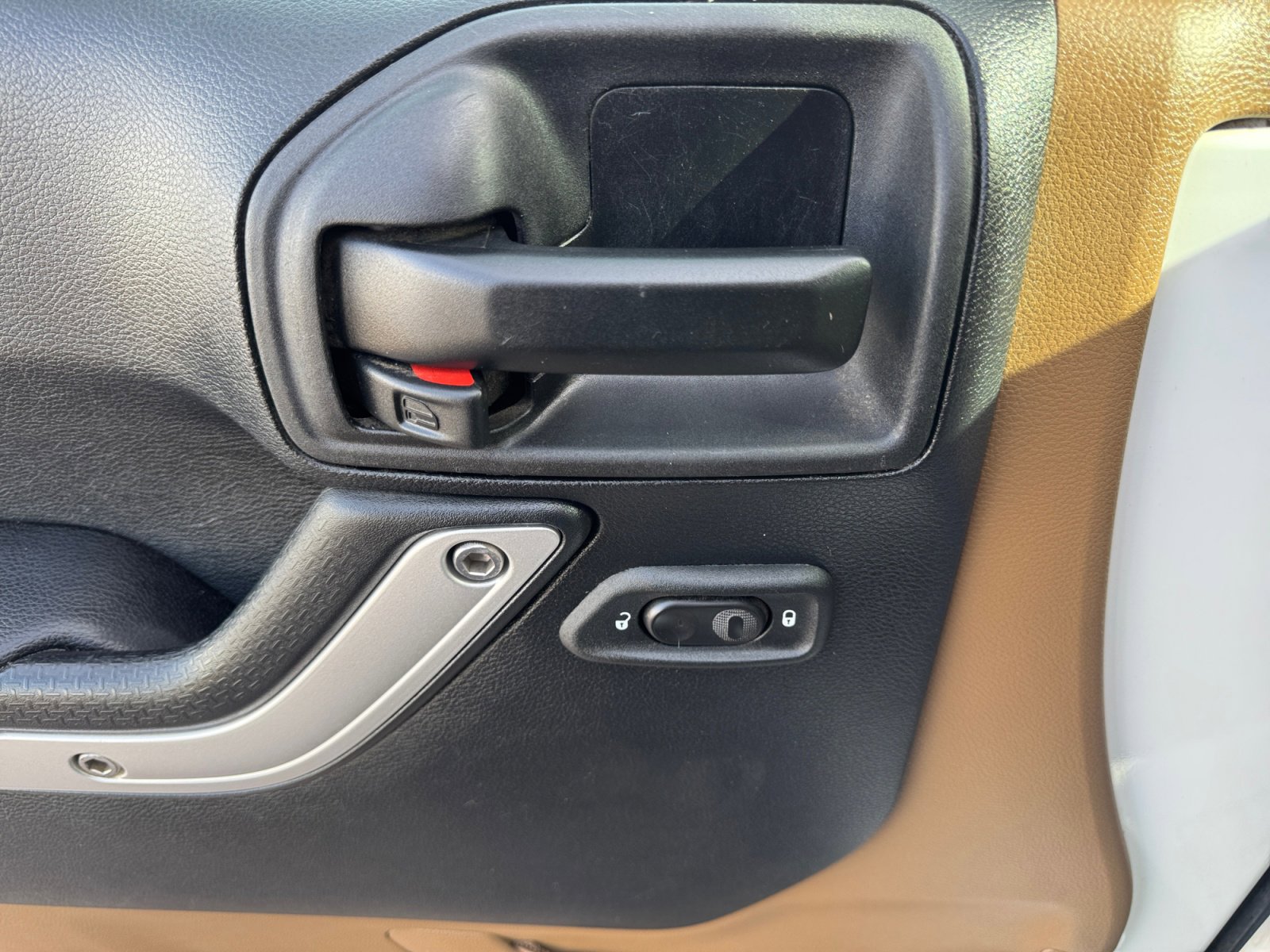 Used 2015 Jeep Wrangler Unlimited Sahara w/ Max Tow Package image 13