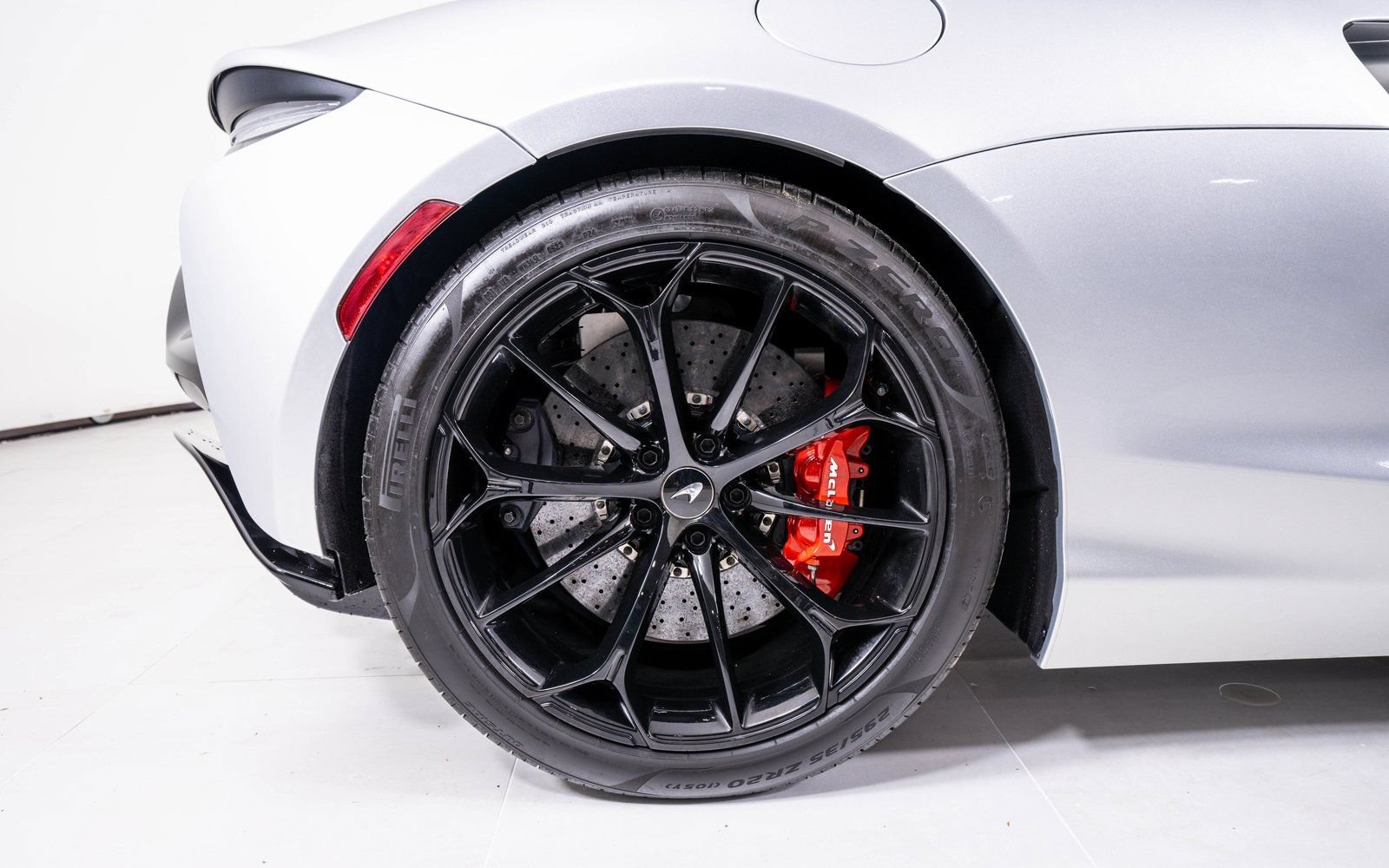 Used 2023 McLaren Artura RWD image 14