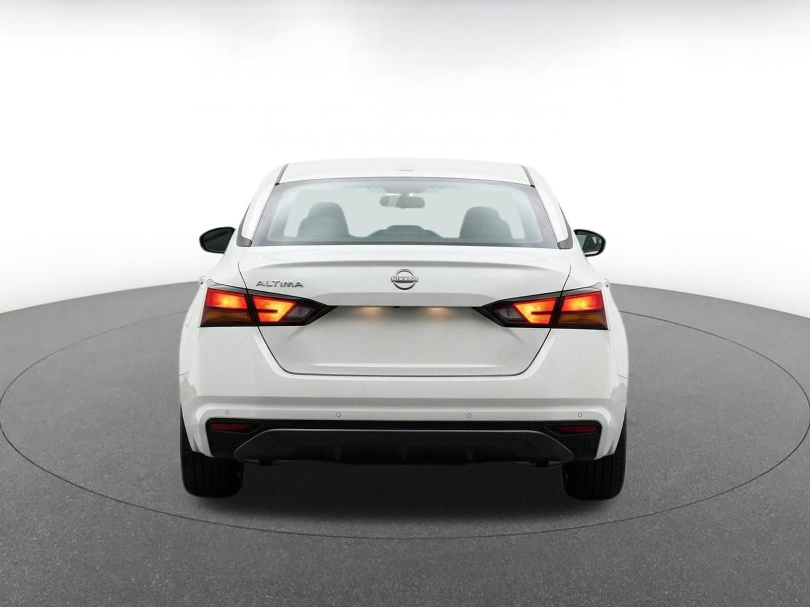 Used 2025 Nissan Altima 2.5 SV FWD image 8