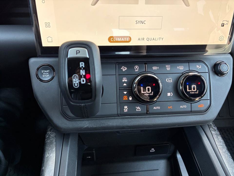 New 2026 Land Rover Defender 110 OCTA AWD/4WD image 20