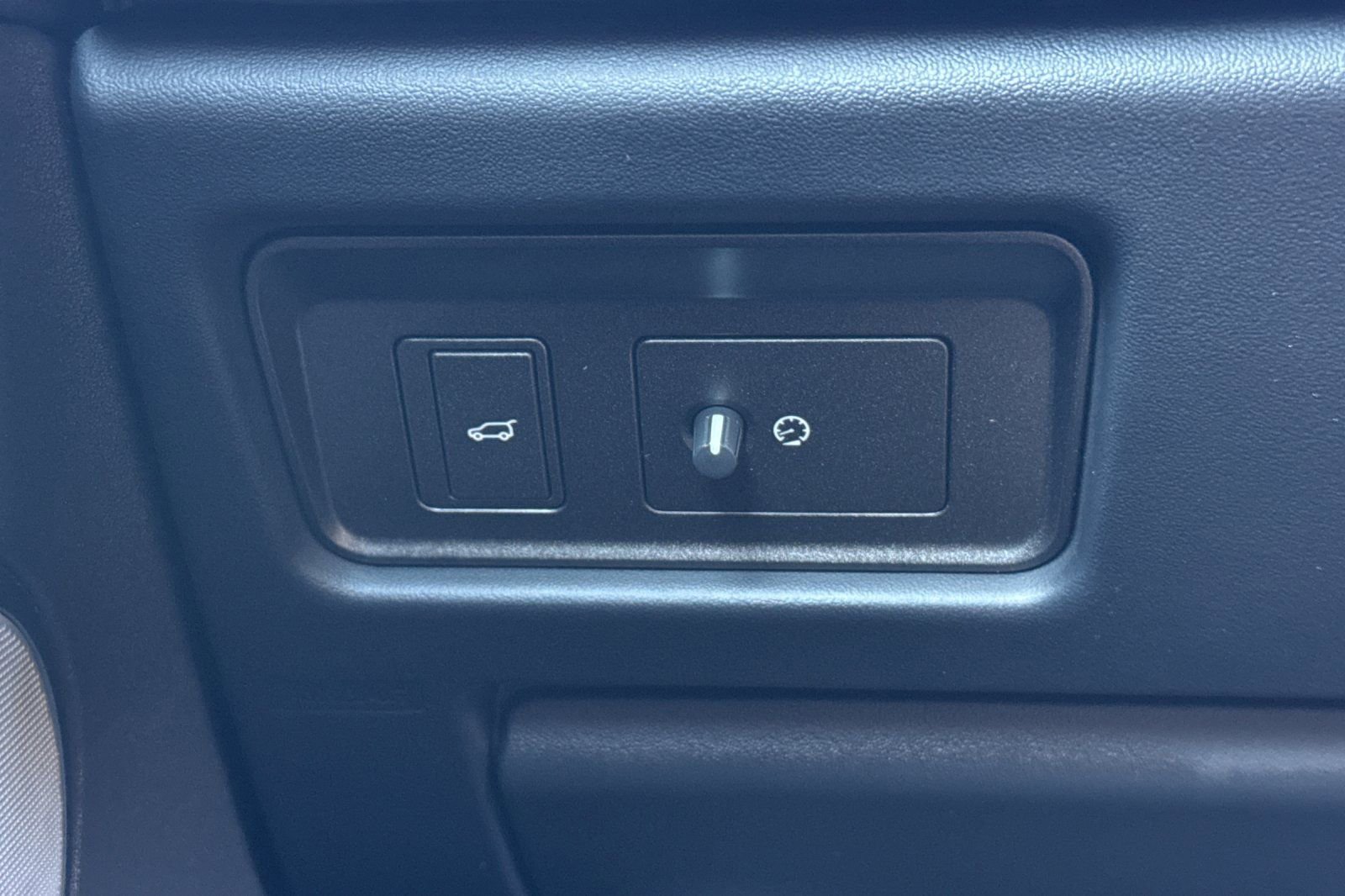 Used 2019 Land Rover Range Rover Evoque SE image 38