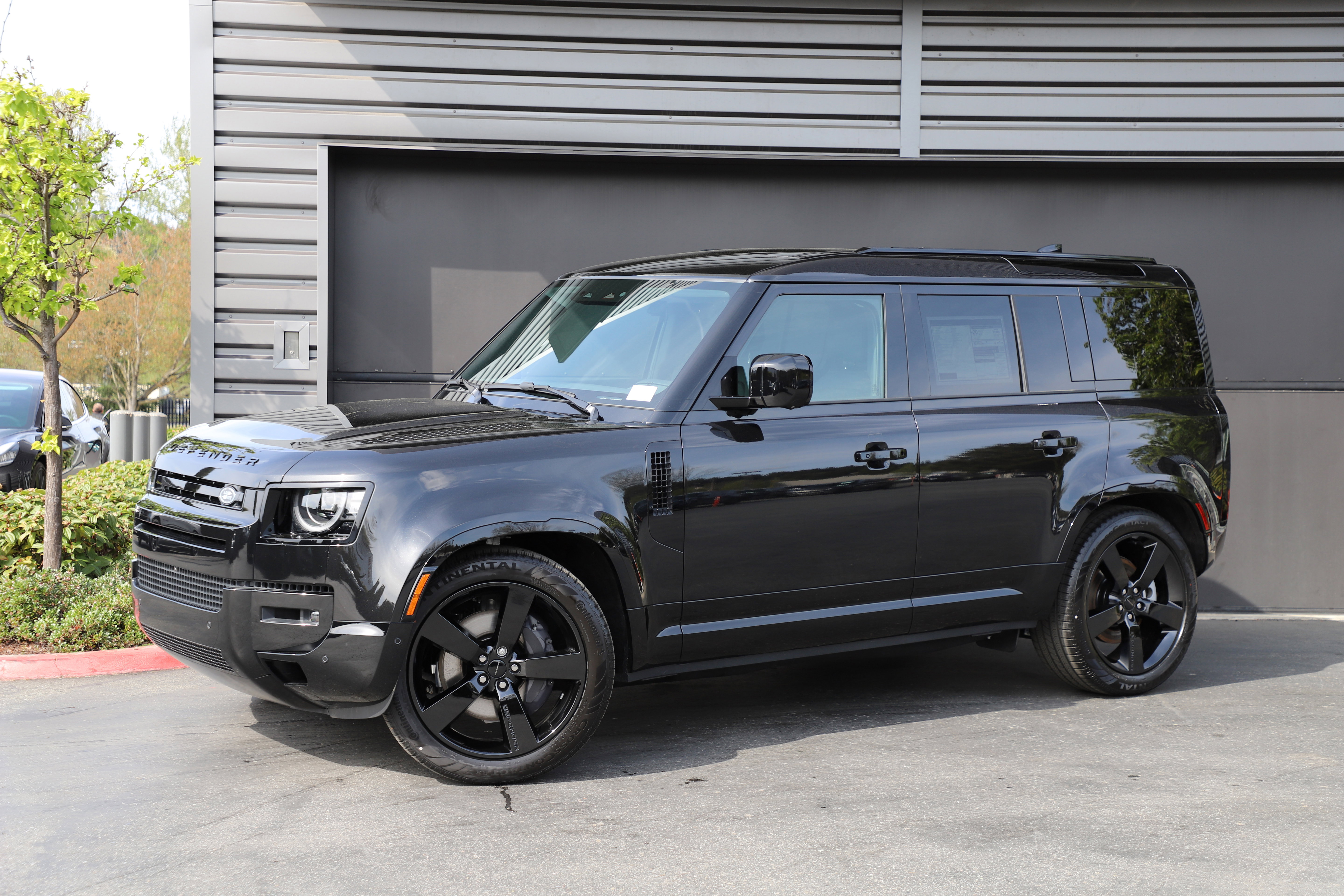 New 2026 Land Rover Defender 110 X-Dynamic SE image 1