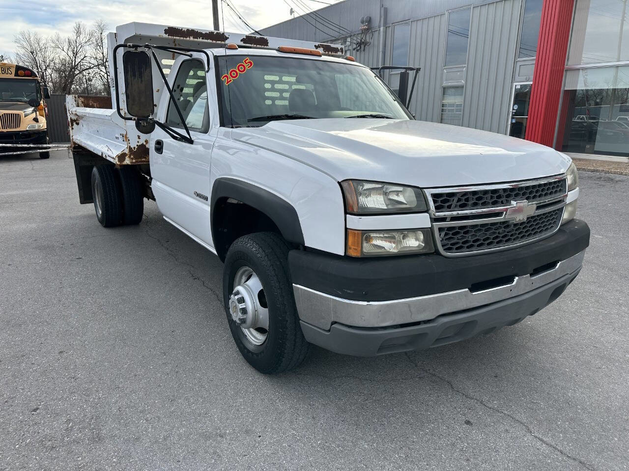 Used 2005 Chevrolet Silverado 3500 2WD Regular Cab image 1