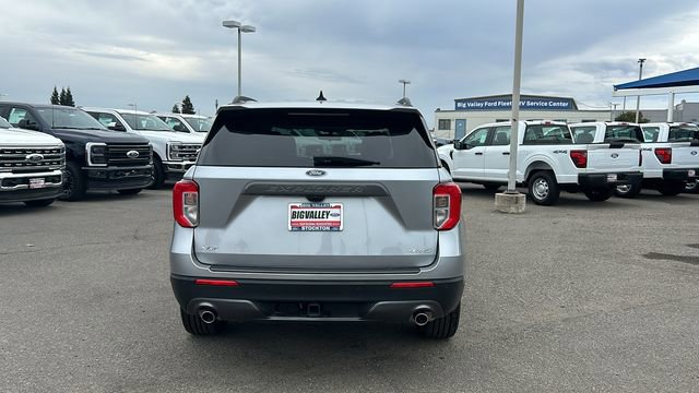 Certified 2022 Ford Explorer XLT w/ Equipment Group 202A image 4