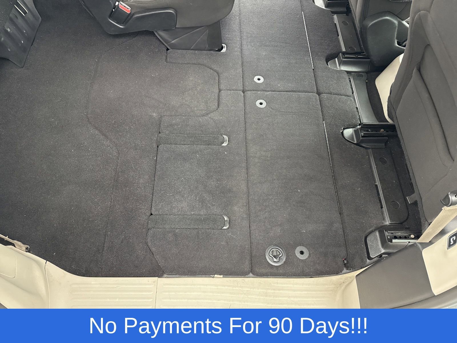 Used 2022 Chrysler Voyager LX image 36