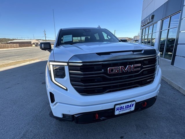 Used 2024 GMC Sierra 1500 AT4 w/ Technology Package image 1