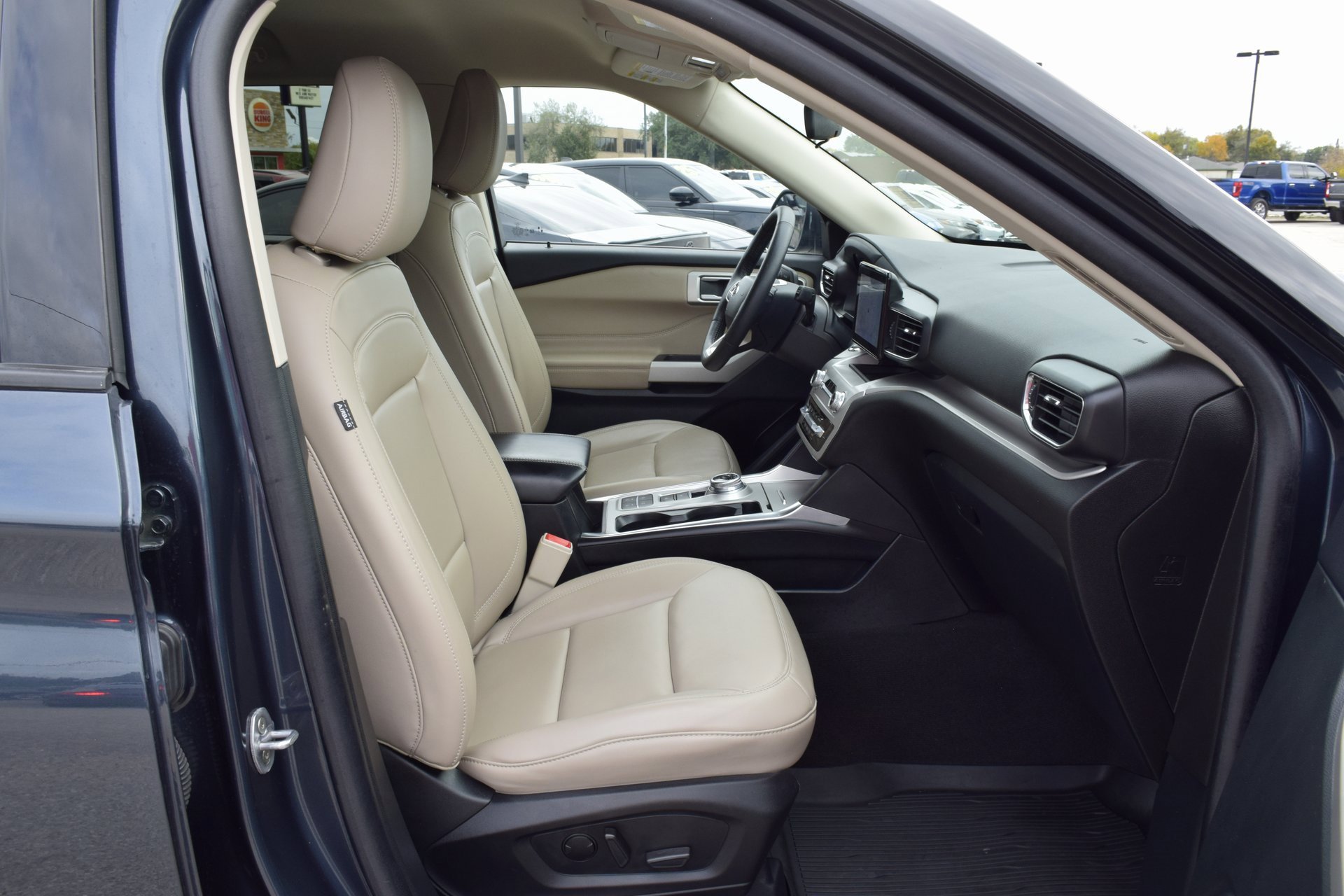 Used 2023 Ford Explorer XLT w/ Equipment Group 202A image 25