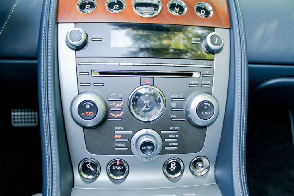 Used 2014 Aston Martin DB9 Volante RWD image 18