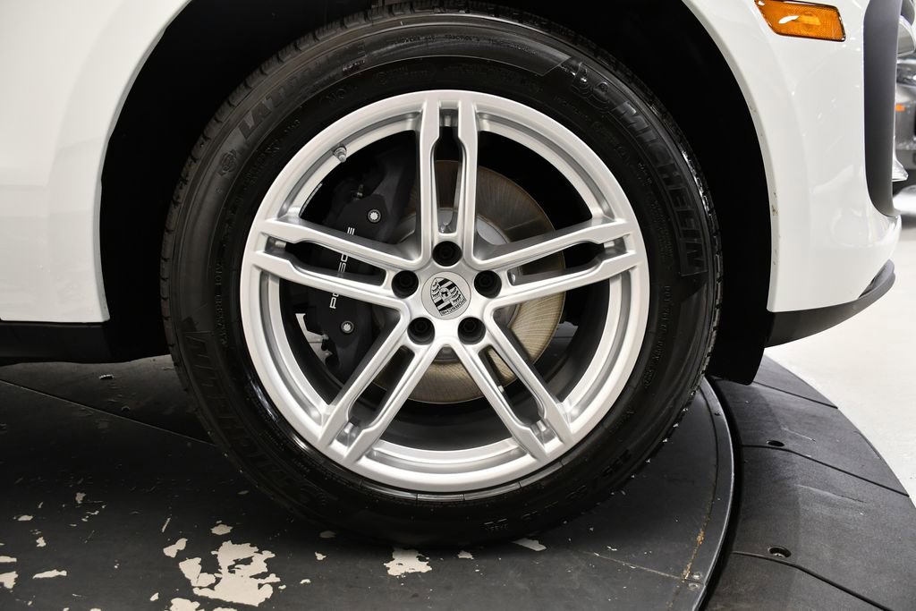 Certified 2025 Porsche Macan image 19