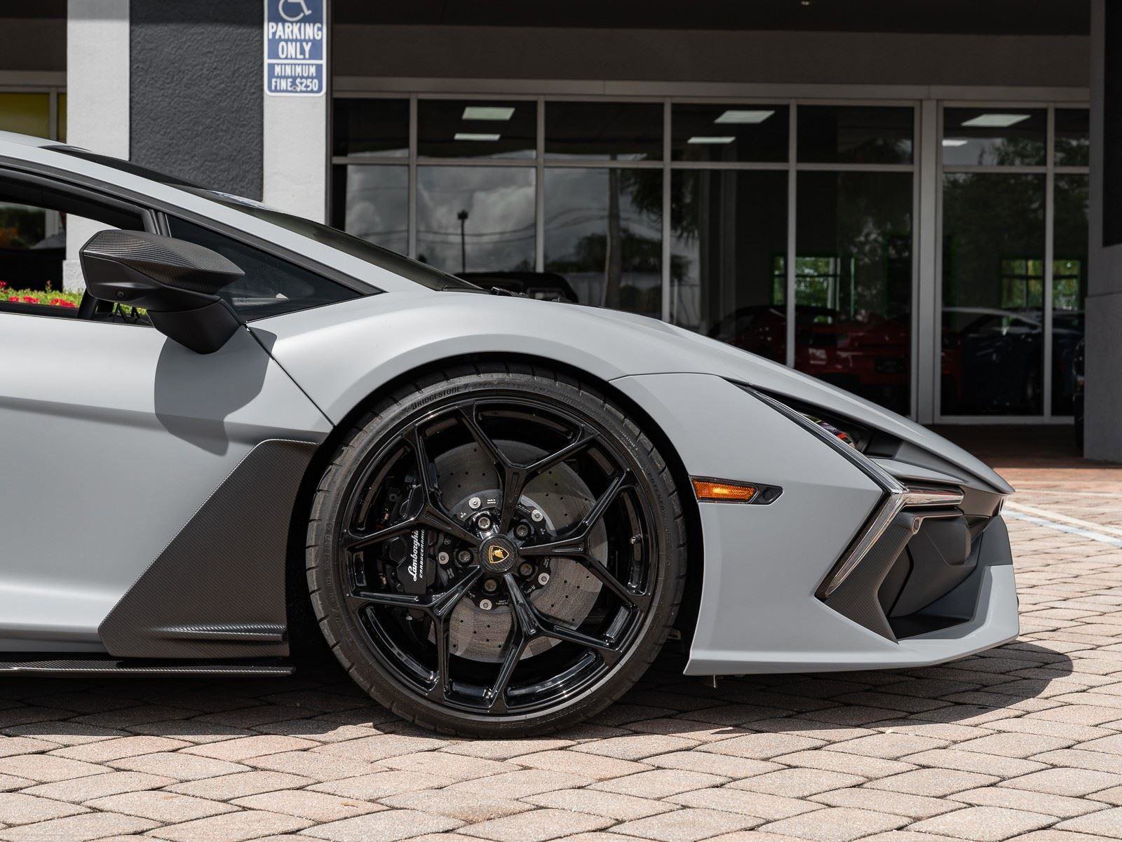 Used 2024 Lamborghini Revuelto image 11