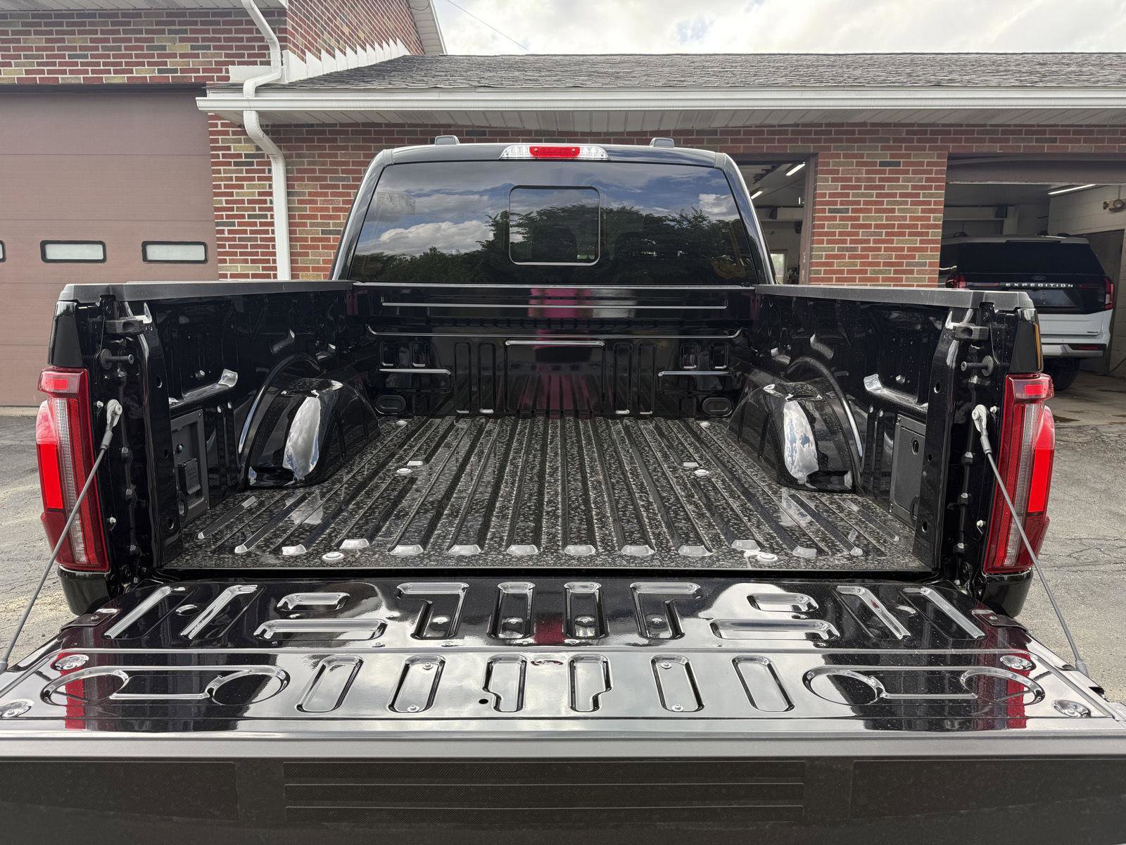 New 2025 Ford F150 Lariat w/ Equipment Group 501A Mid image 24