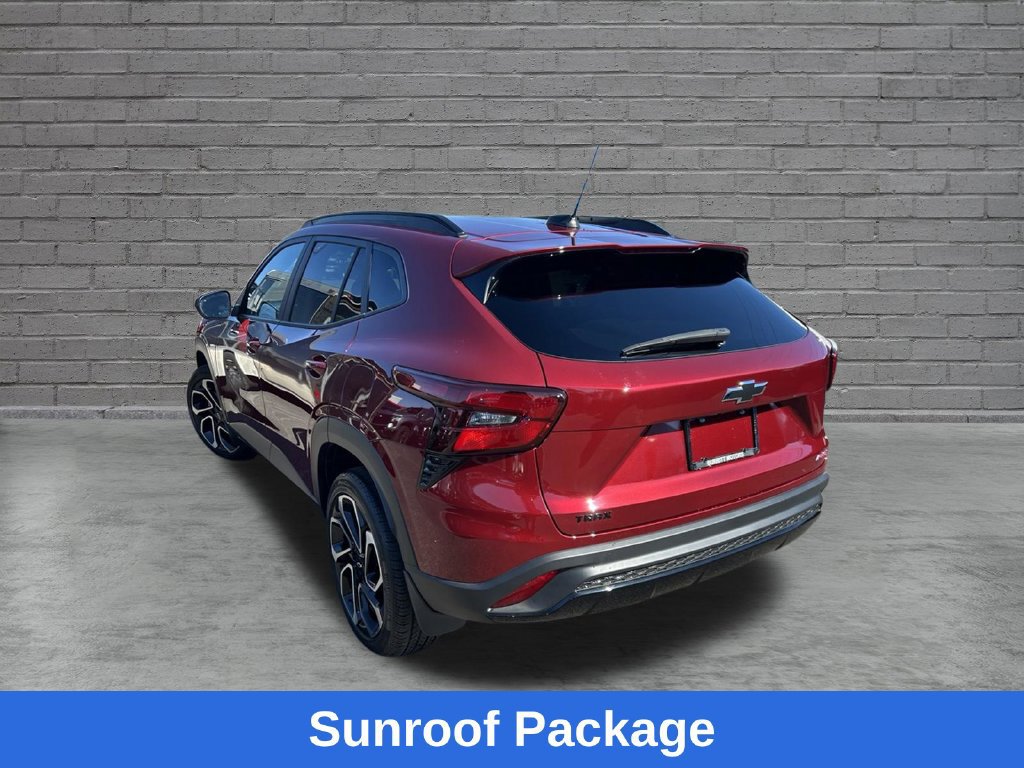 Used 2024 Chevrolet Trax RS w/ Sunroof Package FWD image 6