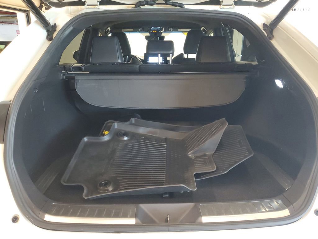 Used 2021 Toyota Venza XLE w/ Softex Package image 8